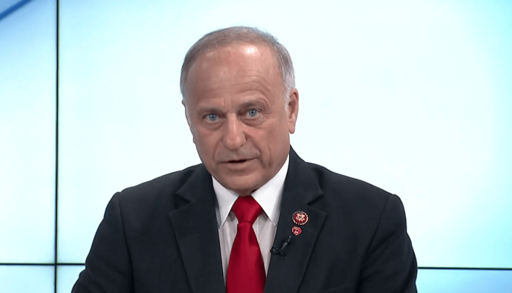 Steve King stands at a podium during a WHO debate.